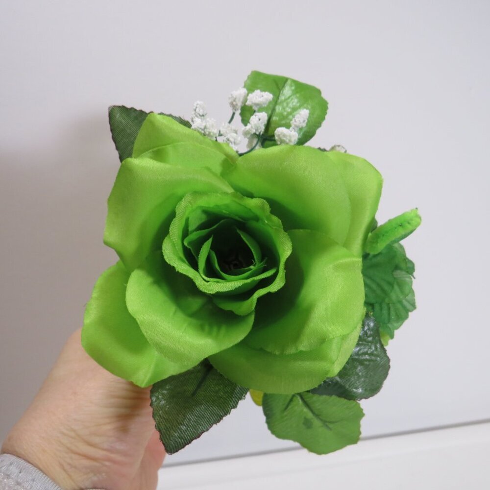 (1) Green Rose boutonniere with baby's breath Faux flower